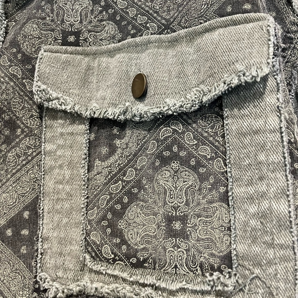 Oli & Hali Peace Out Soft Oversized Denim Patchwork Shirt Jacket. Olive - Green - Picture 6 of 16